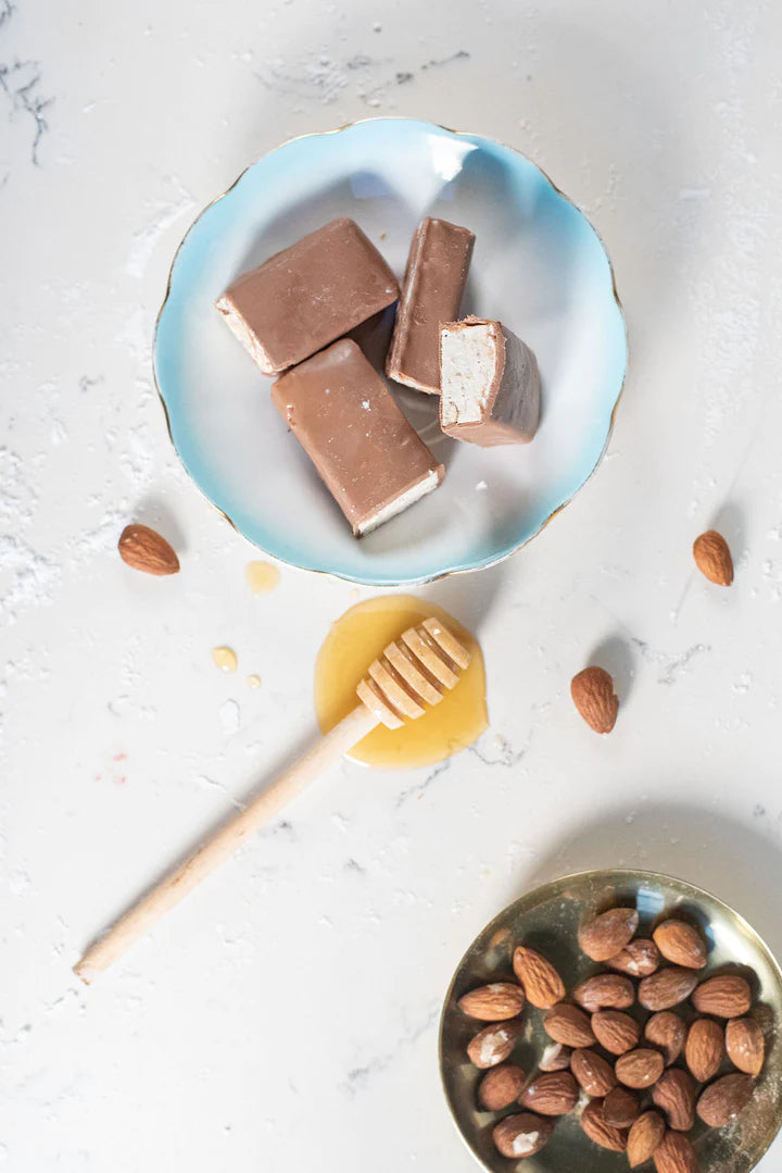 Honningnougat med belgisk chokolade og ristede mandler - Walters Giftbox